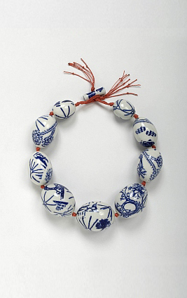 Collier Chinese Eggs 2011  Pauline Wiertz 